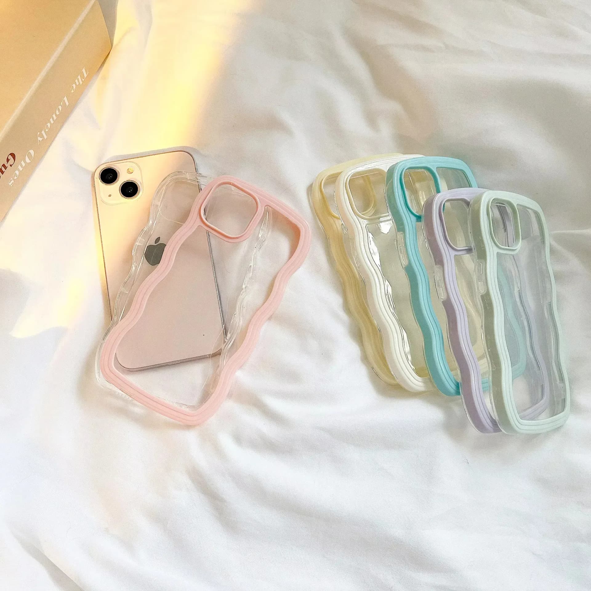 Coque transparente ondulée bouclée à la mode pour iPhone 16